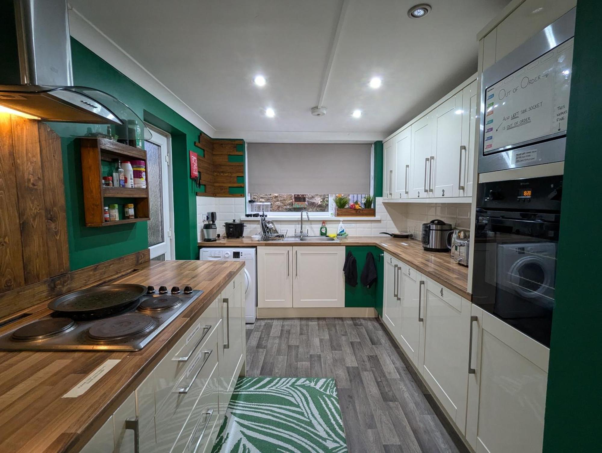 R3 - Cozy Small Double - City & Beach Access, Wifi, Free Parking - Self Catering Σουόνσι Εξωτερικό φωτογραφία