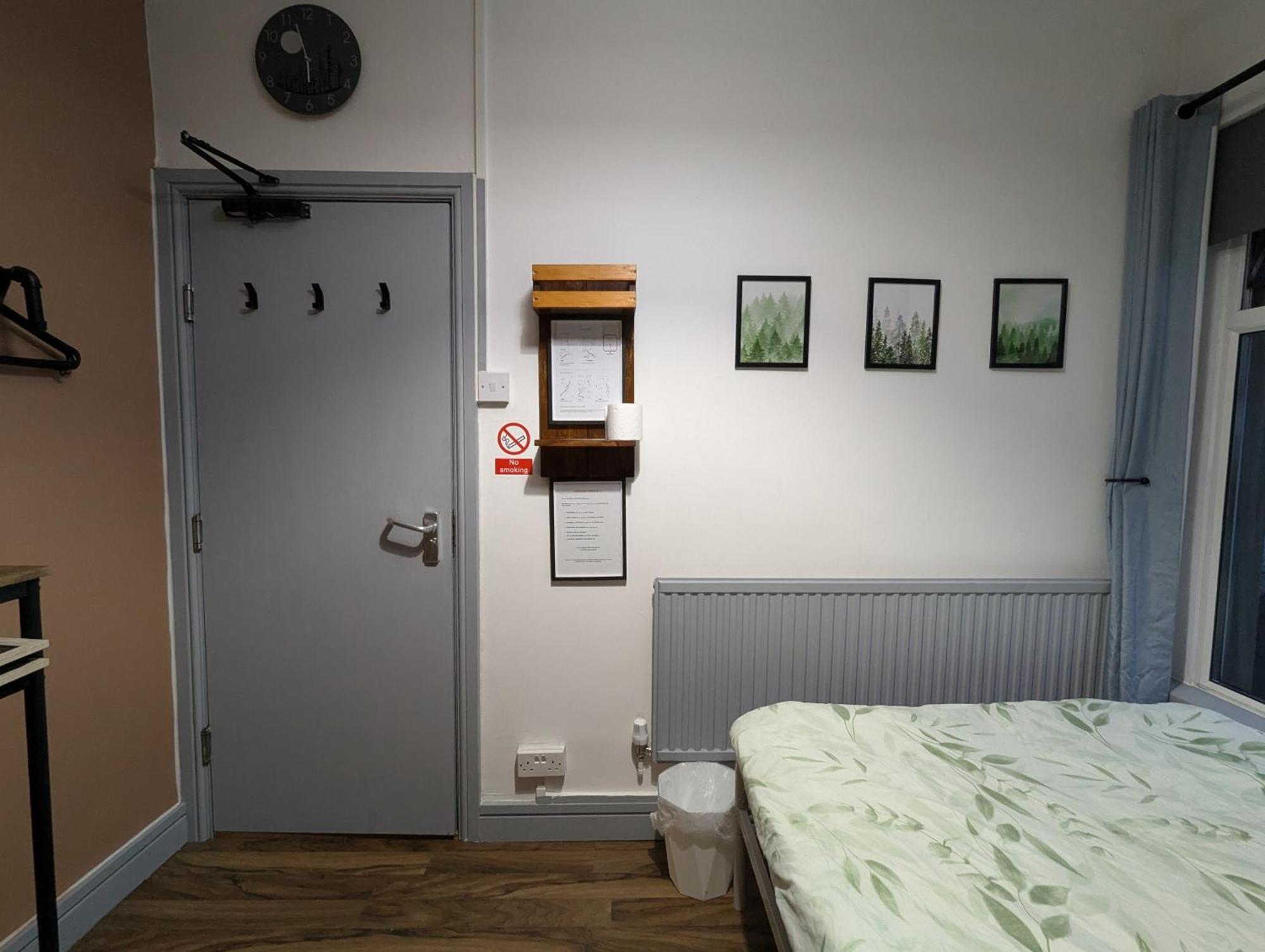 R3 - Cozy Small Double - City & Beach Access, Wifi, Free Parking - Self Catering Σουόνσι Εξωτερικό φωτογραφία