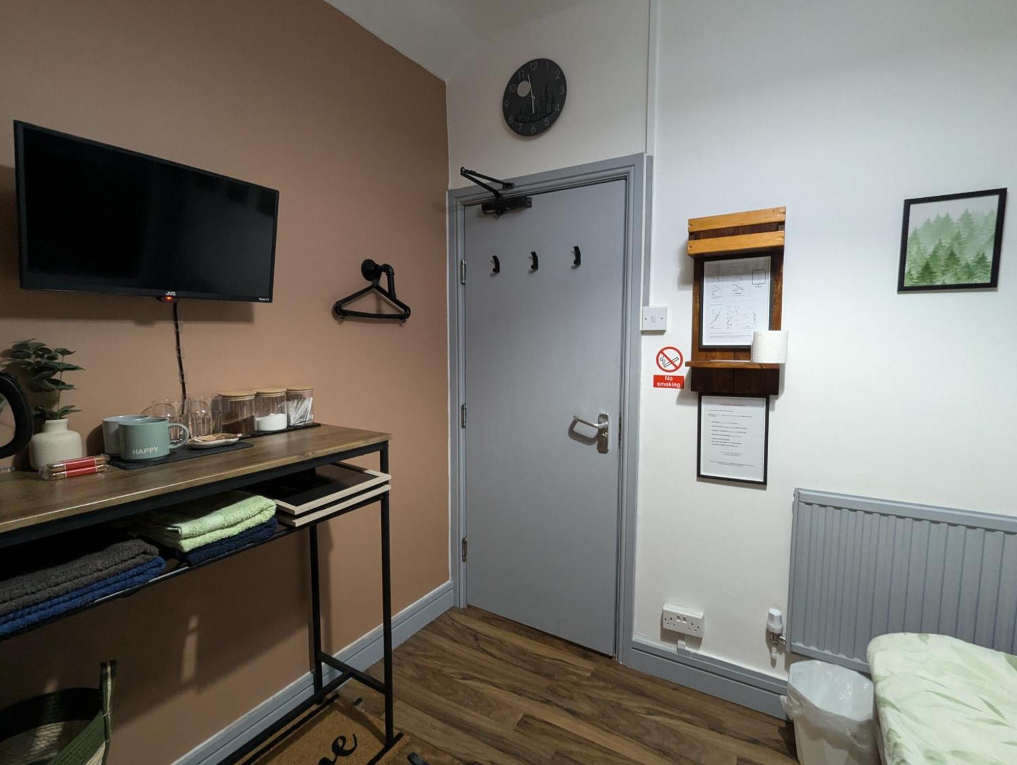 R3 - Cozy Small Double - City & Beach Access, Wifi, Free Parking - Self Catering Σουόνσι Εξωτερικό φωτογραφία