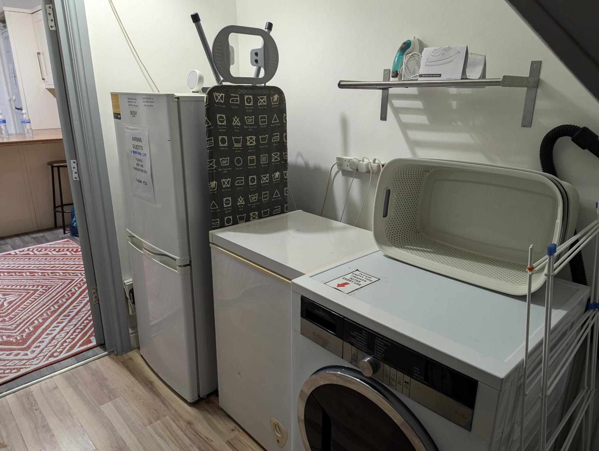 R3 - Cozy Small Double - City & Beach Access, Wifi, Free Parking - Self Catering Σουόνσι Εξωτερικό φωτογραφία