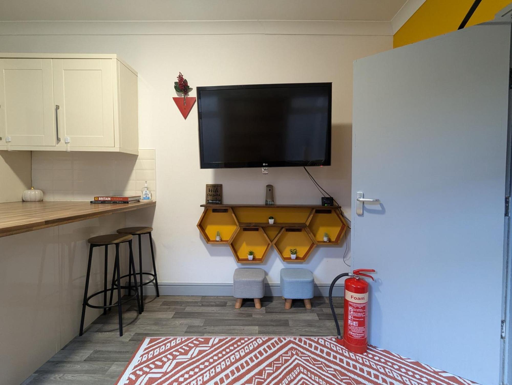R3 - Cozy Small Double - City & Beach Access, Wifi, Free Parking - Self Catering Σουόνσι Εξωτερικό φωτογραφία