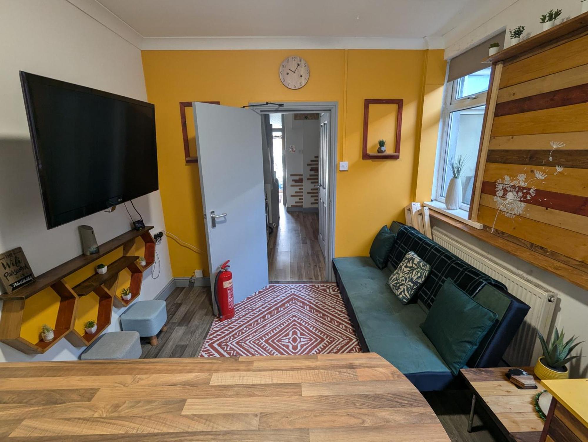 R3 - Cozy Small Double - City & Beach Access, Wifi, Free Parking - Self Catering Σουόνσι Εξωτερικό φωτογραφία